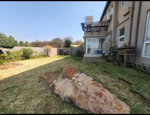 3 BEDROOM TOWNHOUSE FOR SALE IN SOUTH CREST